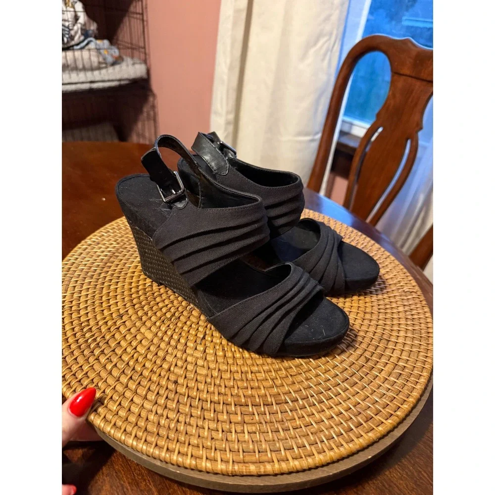 AEROSOLES great may